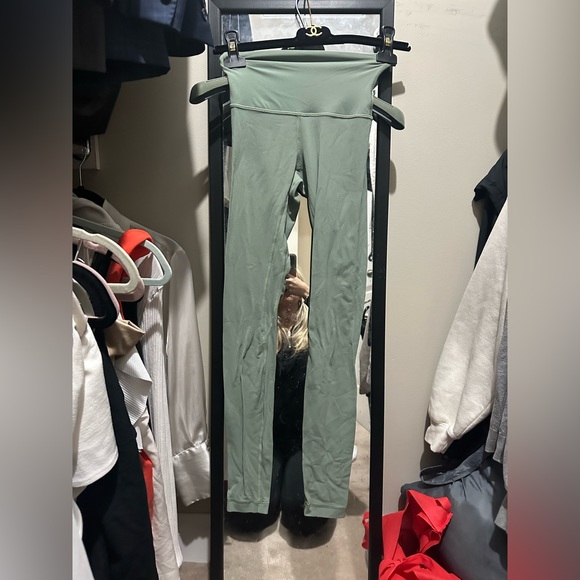 Lululemon Laurel Green tights 2022 size 0-2 - Picture 1 of 3